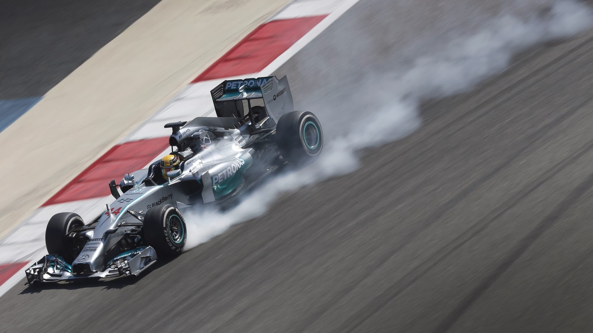 Lewis-Hamilton-2014-Mercedes-F1