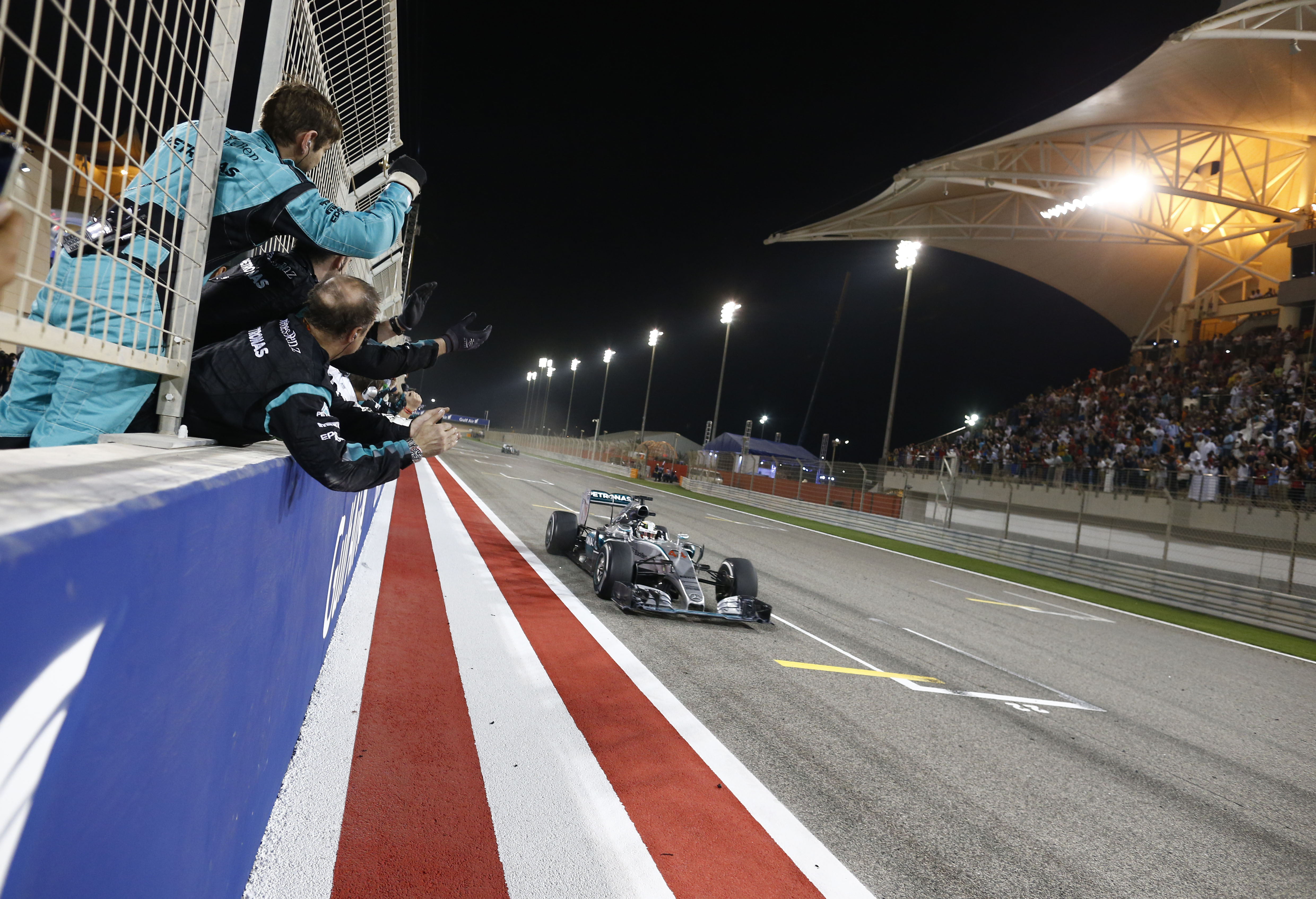 Bahrain 2015_Hamilton Race Finish