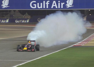 Bahrain Grand Prix, Daniel Ricciardo crossing the line with a blown engine