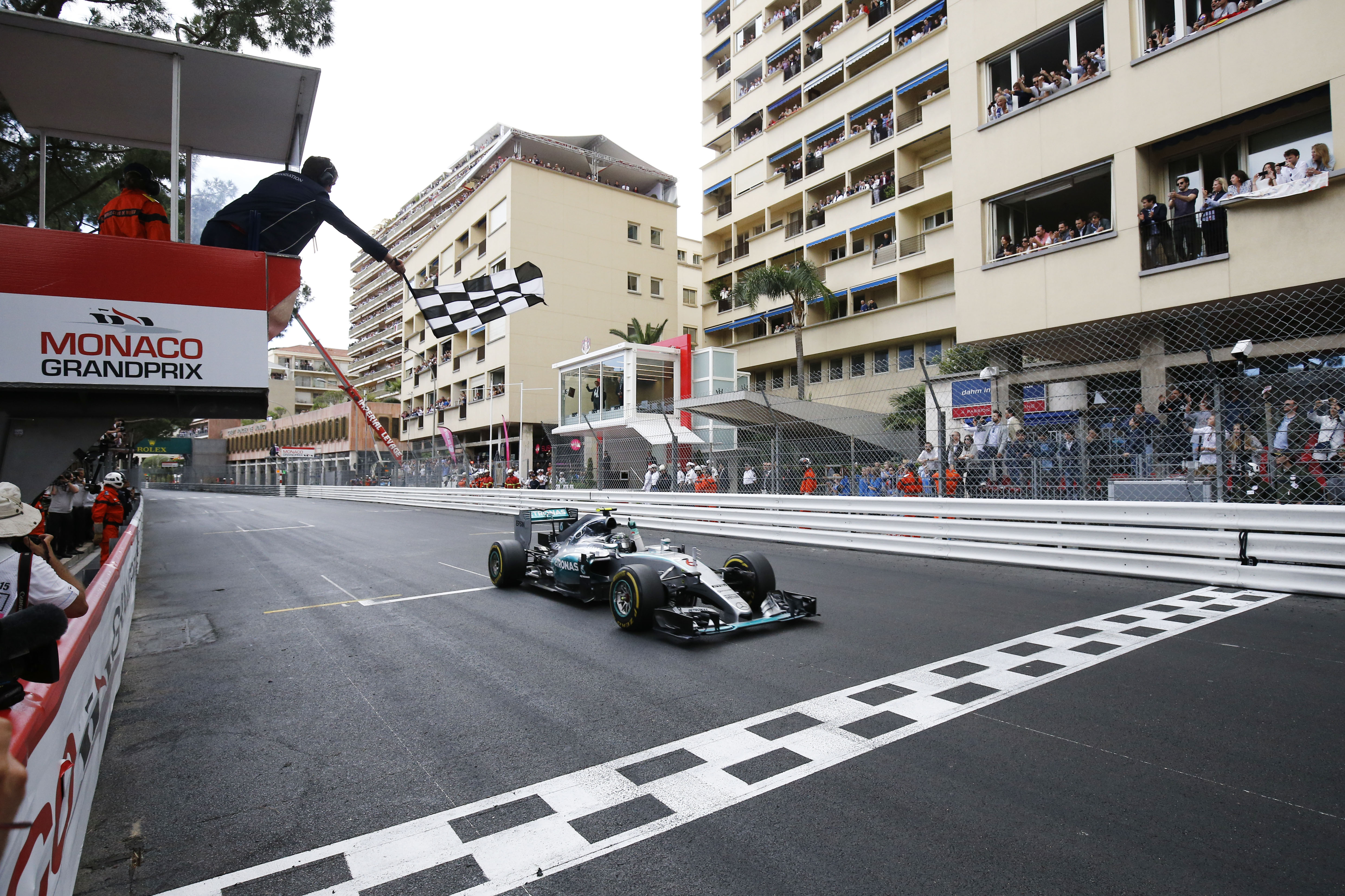 Nico Rosberg_Monaco 2015 Chequered Flag