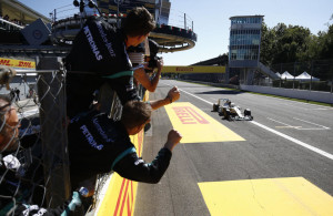 Lewis Hamilton wins at Monza after Rosberg retires