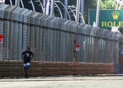 Singapore F1 GP Man on track