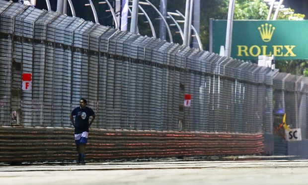 Singapore F1 GP Man on track