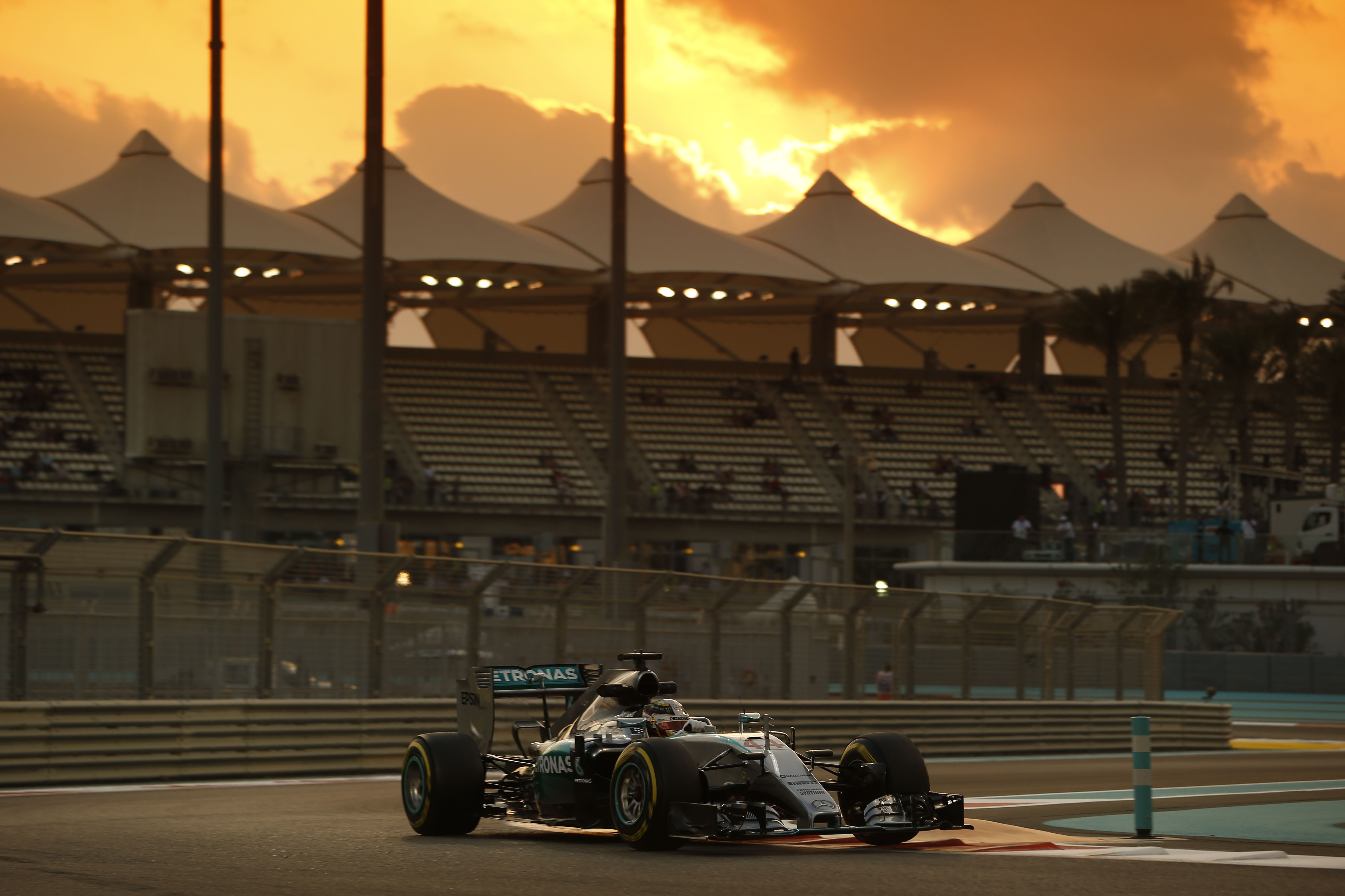 Lewis Hamilton_Abu Dhabi 2015
