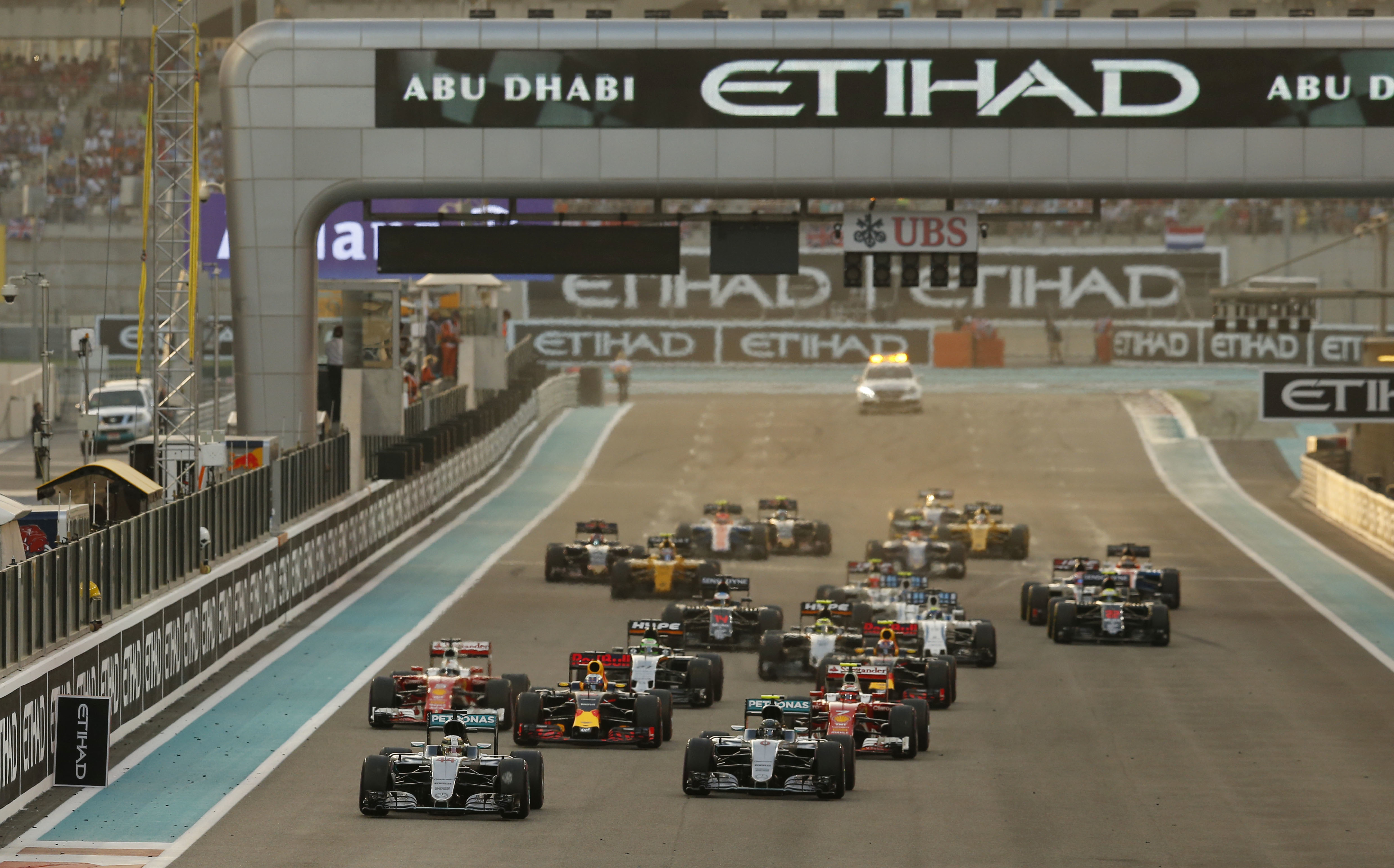 Formel 1 - MERCEDES AMG PETRONAS, Großer Preis von Abu Dhabi 2016. Lewis Hamilton, Nico Rosberg ;

Formula One - MERCEDES AMG PETRONAS, Abu Dhabi GP 2016. Lewis Hamilton, Nico Rosberg;