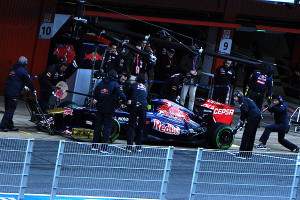 Daniel Ricciardo pits his Toro Rosso after a run