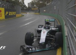 Rosberg crashes in FP2 ahead of the Australian Grand Prix
